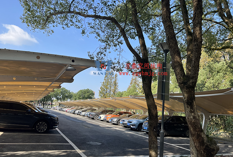 膜結構車棚 膜結構車棚