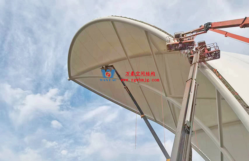 陜西定邊馬蓮灘沙漠公園鋼膜結構工程“奮力快跑”,工程“進度條”刷新了! 陜西定邊馬蓮灘沙漠公園鋼膜結構工程“奮力快跑”,工程“進度條”刷新了!