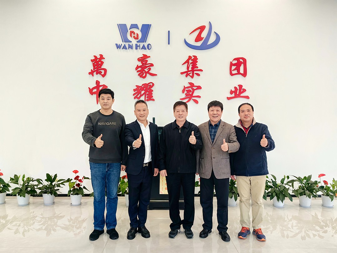 中國鋼結(jié)構(gòu)協(xié)會空間結(jié)構(gòu)分會領(lǐng)導專家一行蒞臨萬豪考察指導工作