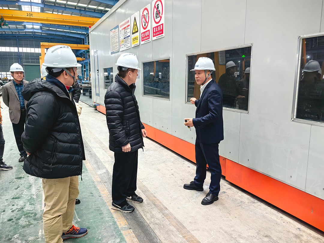 中國鋼結(jié)構(gòu)協(xié)會空間結(jié)構(gòu)分會領(lǐng)導專家一行蒞臨萬豪考察指導工作