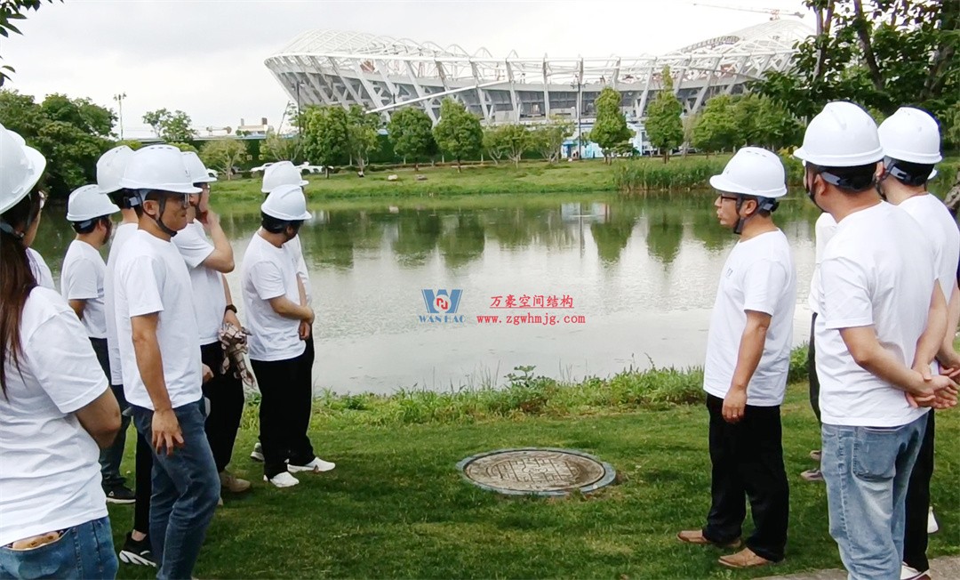 標(biāo)桿引領(lǐng)，智啟未來(lái)——萬(wàn)豪集團(tuán)營(yíng)銷、設(shè)計(jì)與技術(shù)骨干共赴無(wú)錫奧體中心，現(xiàn)場(chǎng)觀摩學(xué)習(xí)解鎖“創(chuàng)新密碼”