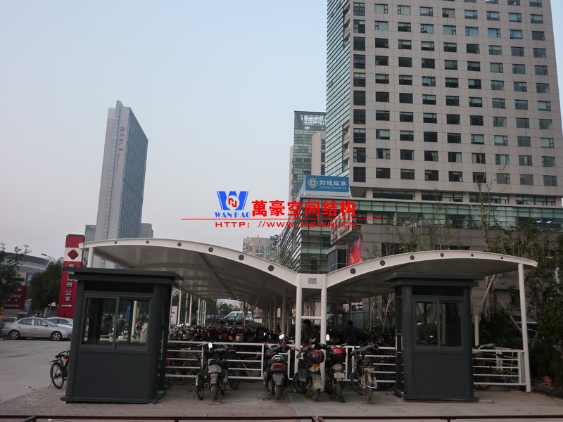 T字型膜結構車棚